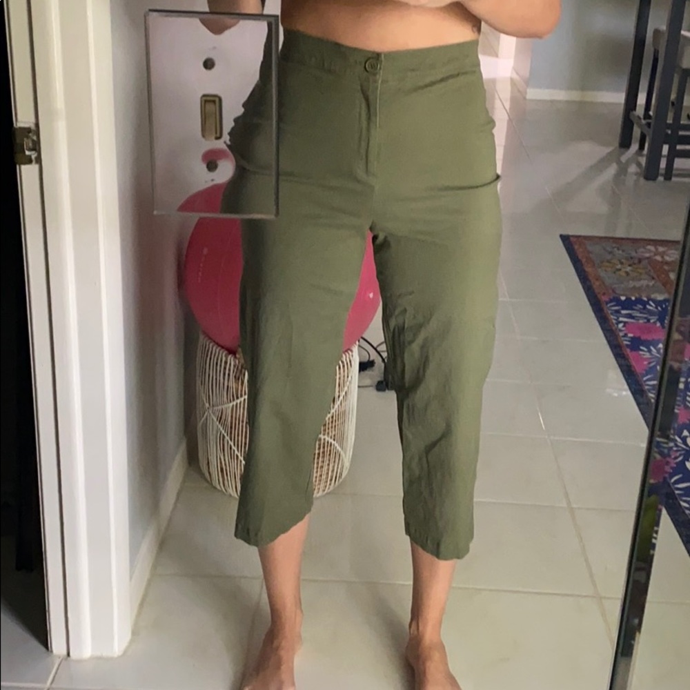 Green capri pants